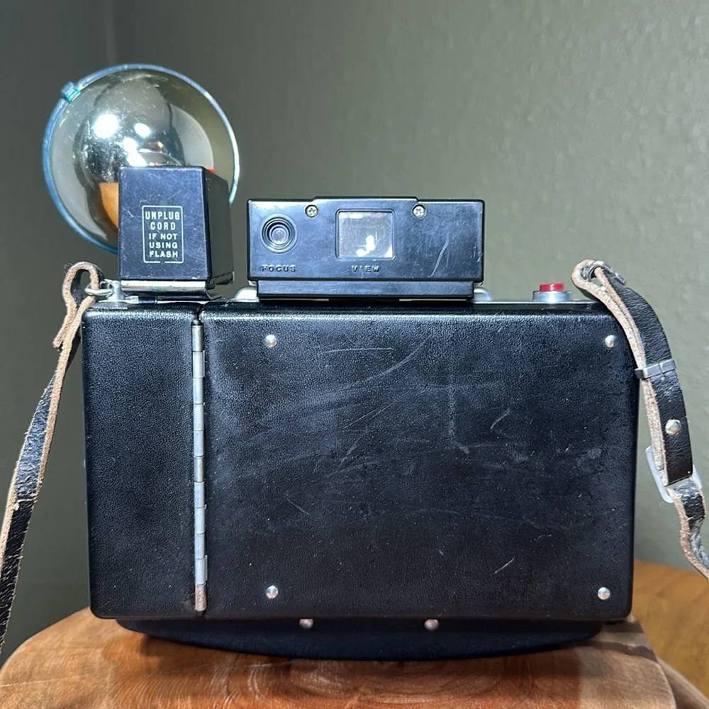 POLAROID Land Camera Automatic 100 w/ Model 268 Flash